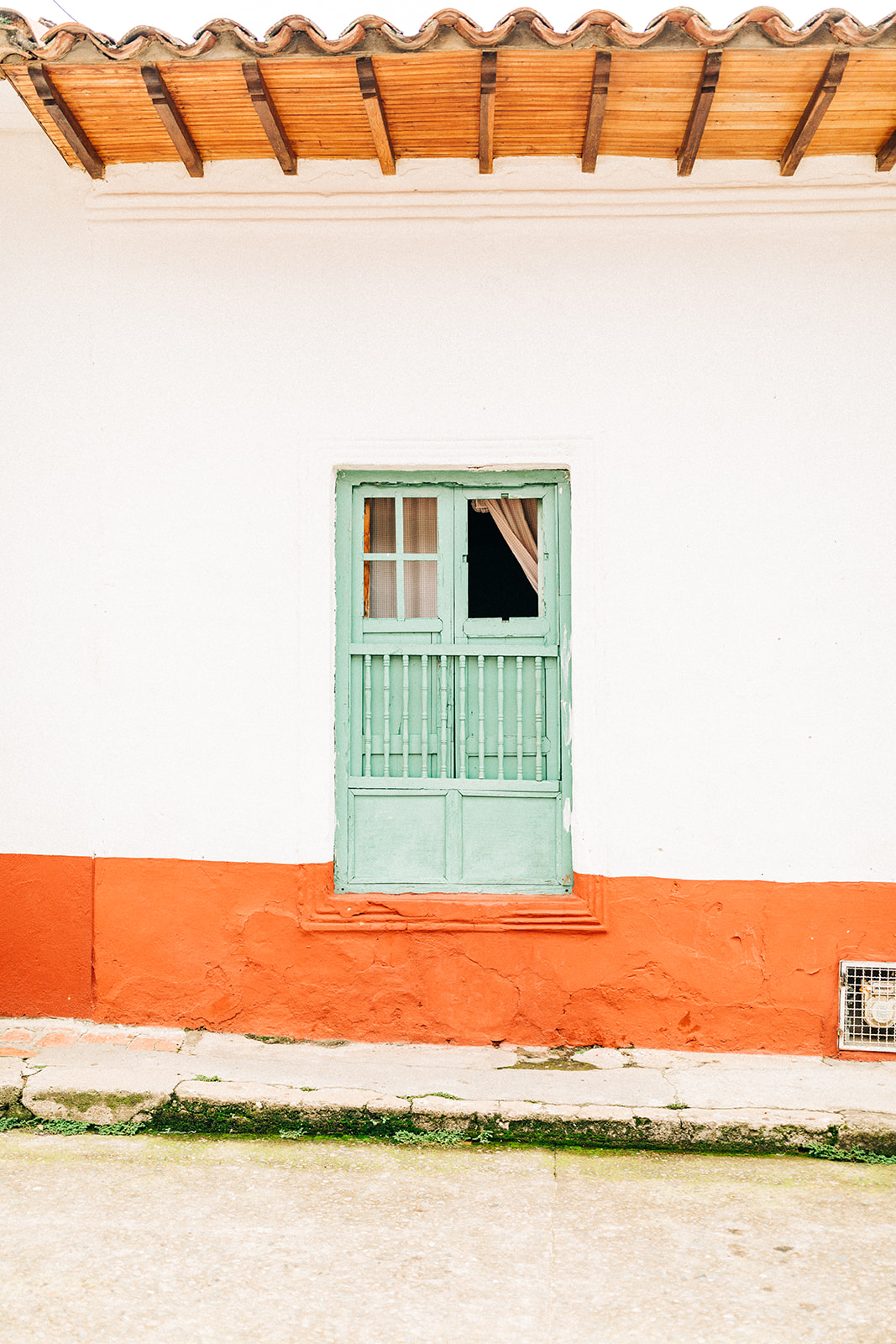 colorful window in Colombia | photo by ali campbell photography