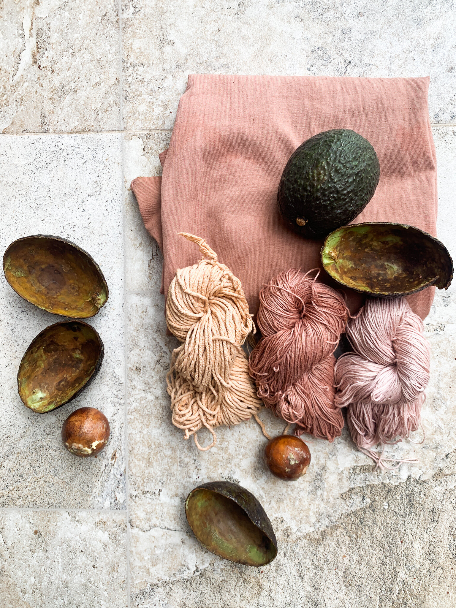 DIY Natural Avocado Dye - Natural Dyeing Yarn with Avocado 