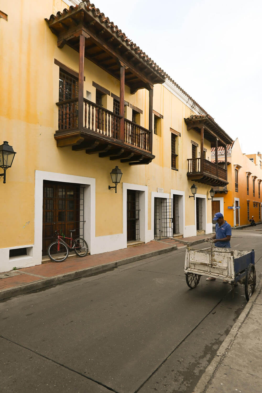 Cartagena Colombia travel guide with Zuahaza