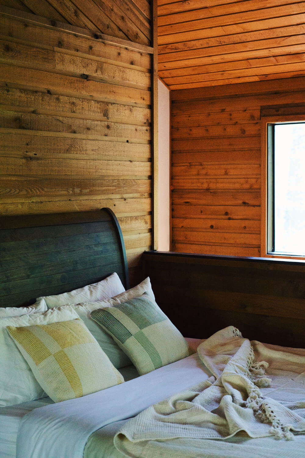 airbnb cabin decor and bedroom design
