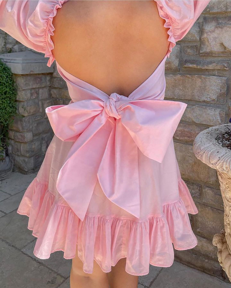 Sofia mini pink dress with a pink bow back by Loud Bodies (photo by @thesandraduran)