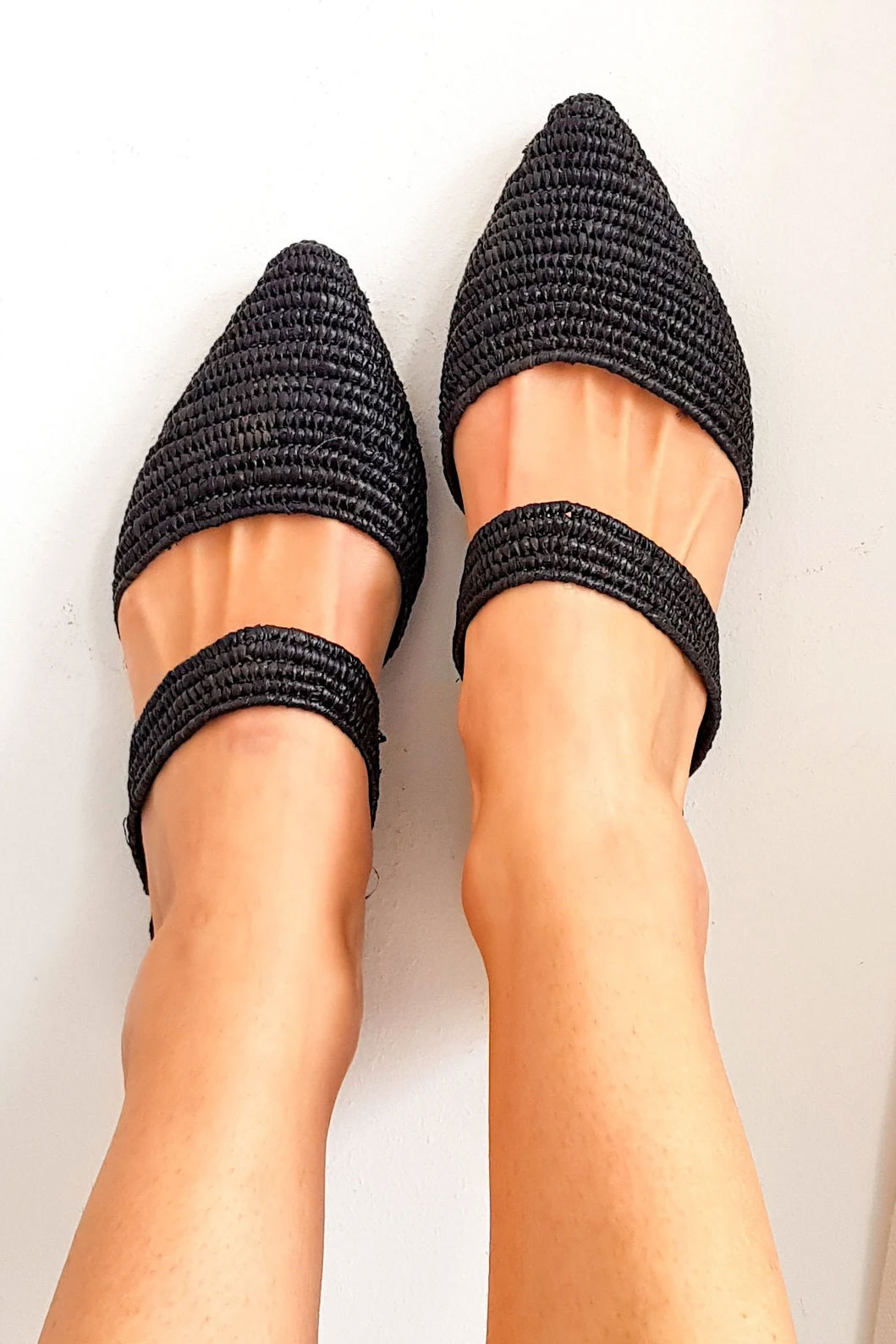 Handmade raffia slides in black