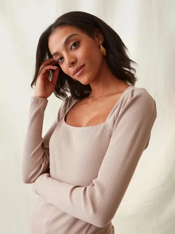 woman wearing long sleeve scoop neck from sustainable fashion brand grey state apparel