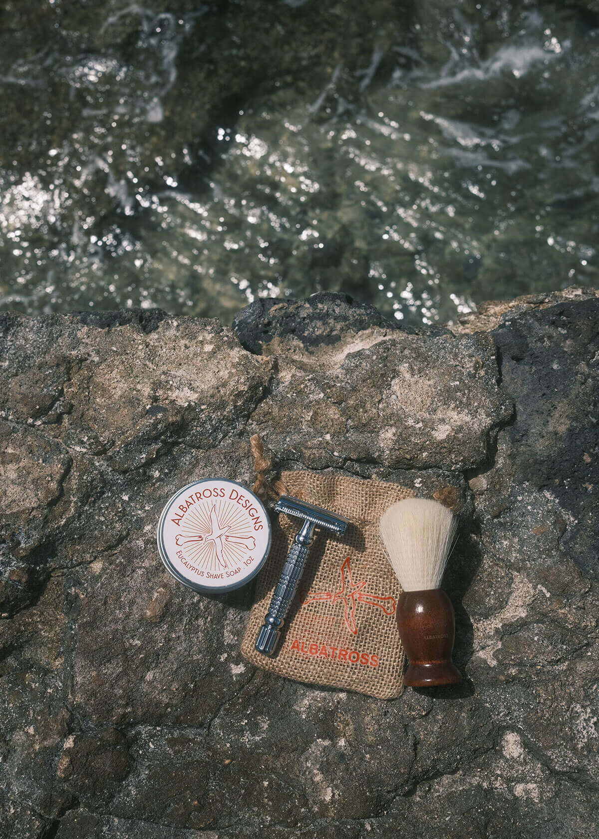 Albatross safety razors in water